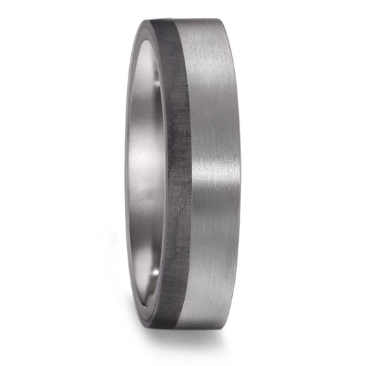 Partnerring 999 Tantaal, Carbon